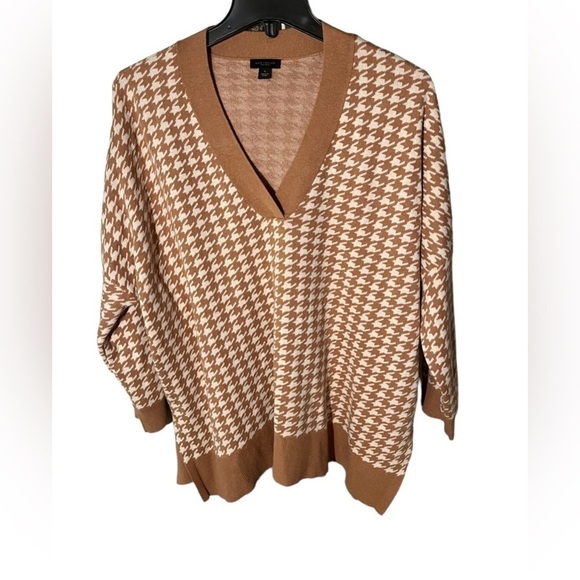 Ann Taylor Houndstooth Design V-neck Sweater - Picture 1 of 8